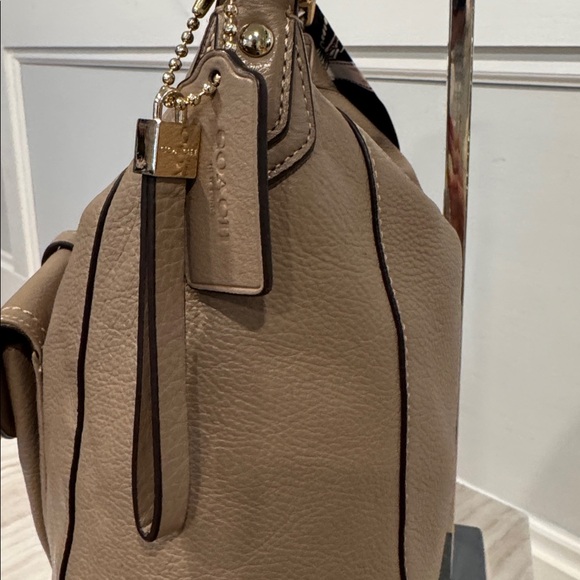 Coach Bag Charlie Tan Shoulder Bag - Picture 6 of 17